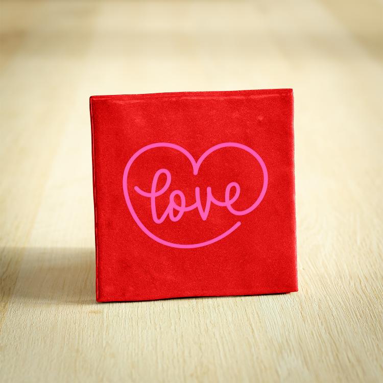 Gekleurde tegeltjes met tekst Love met hartje in kleur rood 10x10 cm