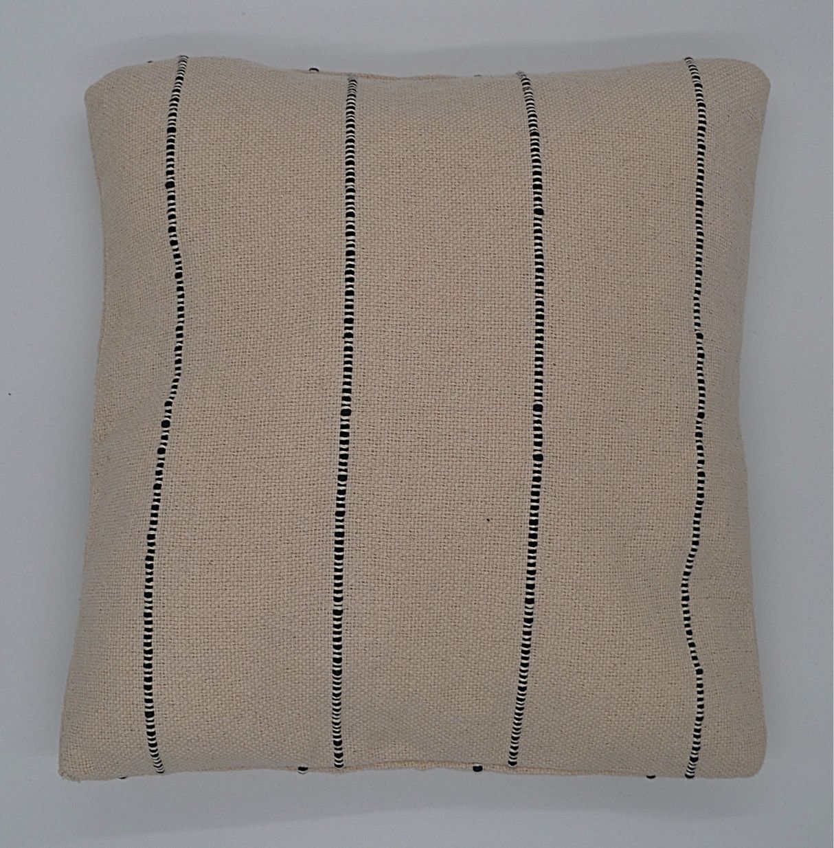 Zwart sierkussen Nook Accent met kwastjes 45x45 cm van 100% Organisch Katoen.