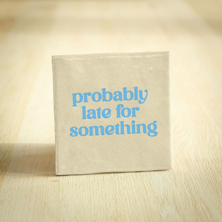 Gekleurde tegeltjes met tekst - Probably Late For Something beige met lichtblauwe letters 10x10 cm 