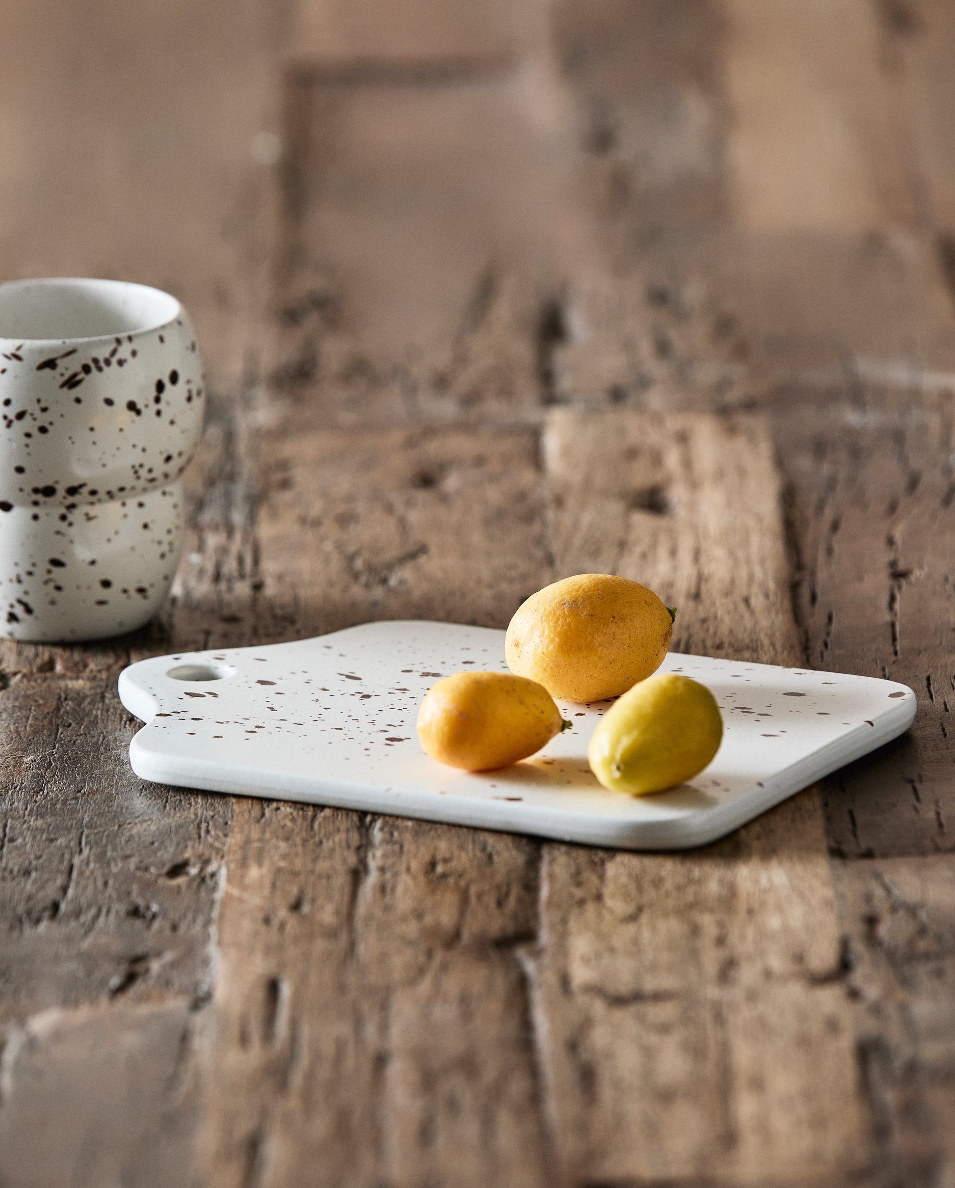 Ria Plate W. Splash serving plate - Servies van Nordal