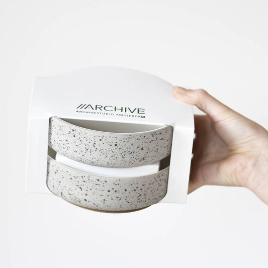 Set van twee handgemaakte steengoed kommen – 400 ml, Archive Studio Amsterdam, ideaal als cadeau, te koop bij Nook. concept.