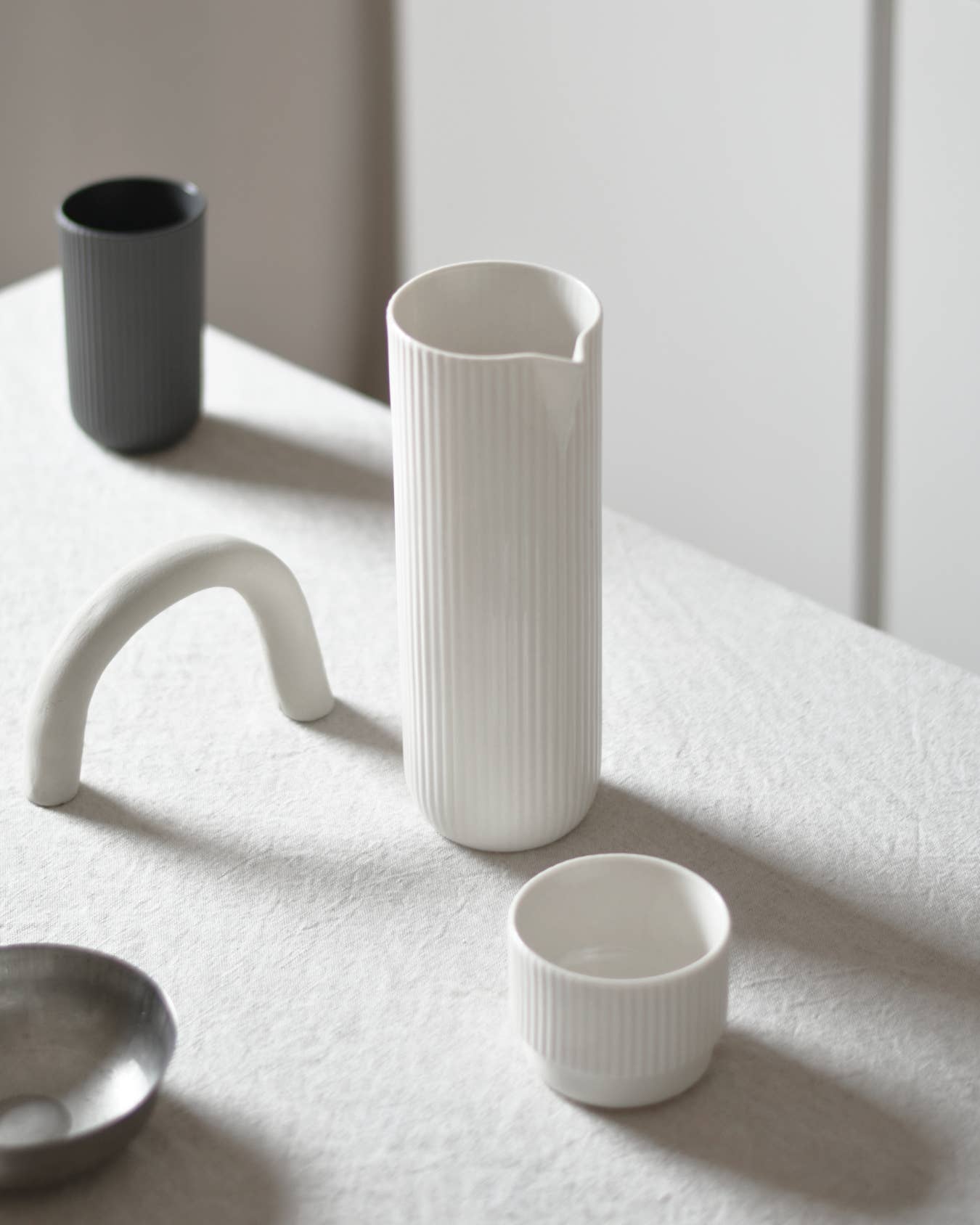 Handgemaakte steengoed cappuccino mok in wit – 120 ml, geglazuurde afwerking, vaatwasmachinebestendig.
