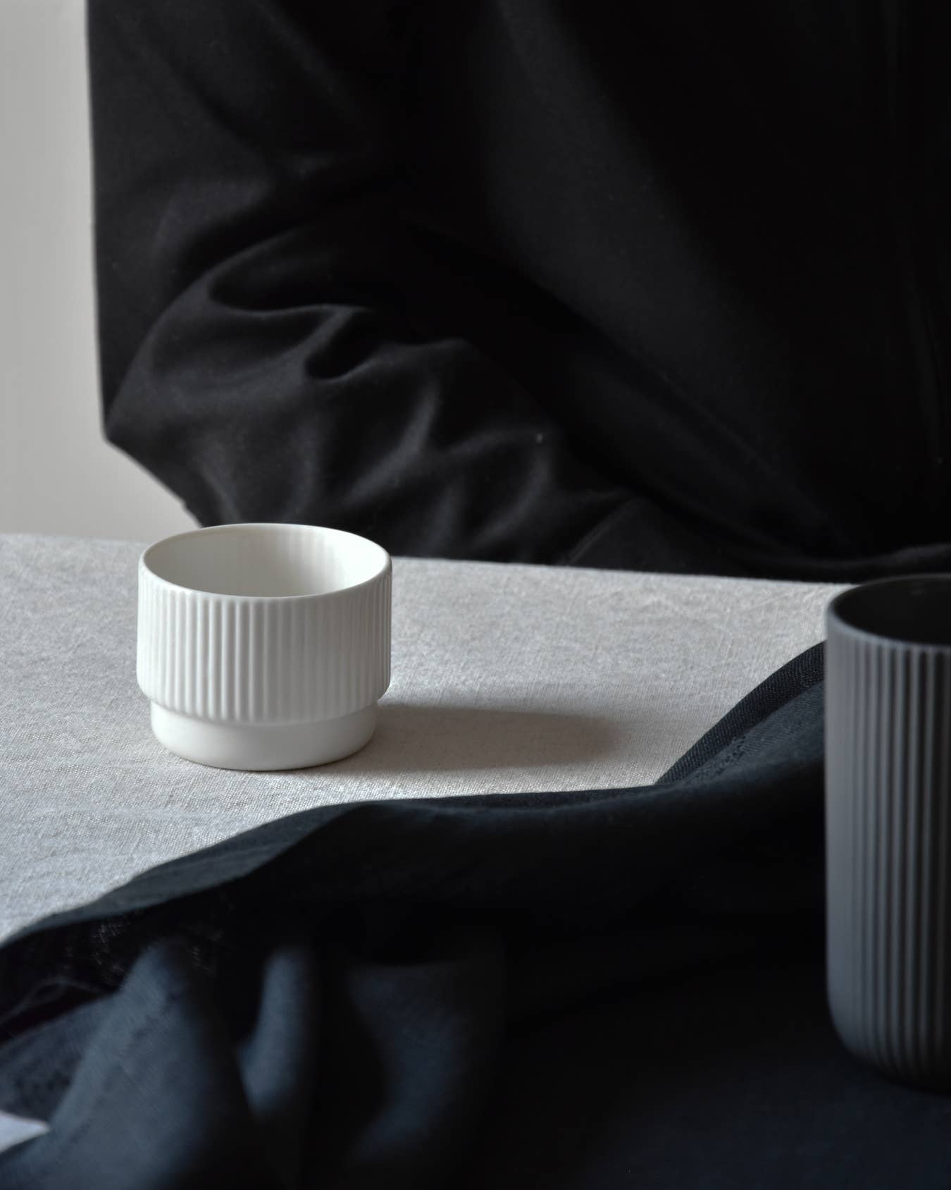 Handgemaakte steengoed cappuccino mok in wit – 120 ml, geglazuurde afwerking, vaatwasmachinebestendig.